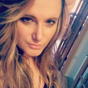 Meet your Posher, Larissa